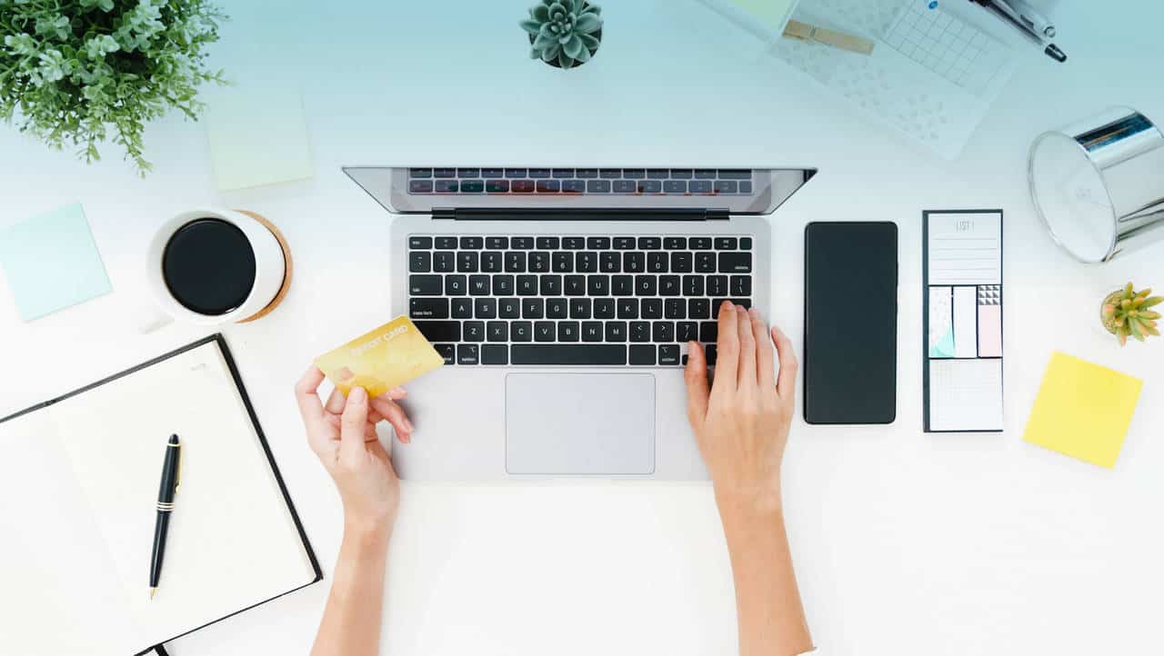 Online fizetés bankkártyával: Hogyan tudod bevezetni webshopodba?